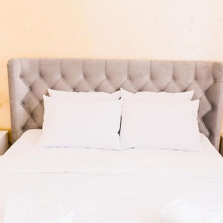 Central White Apartment ساتو ماري المظهر الخارجي الصورة