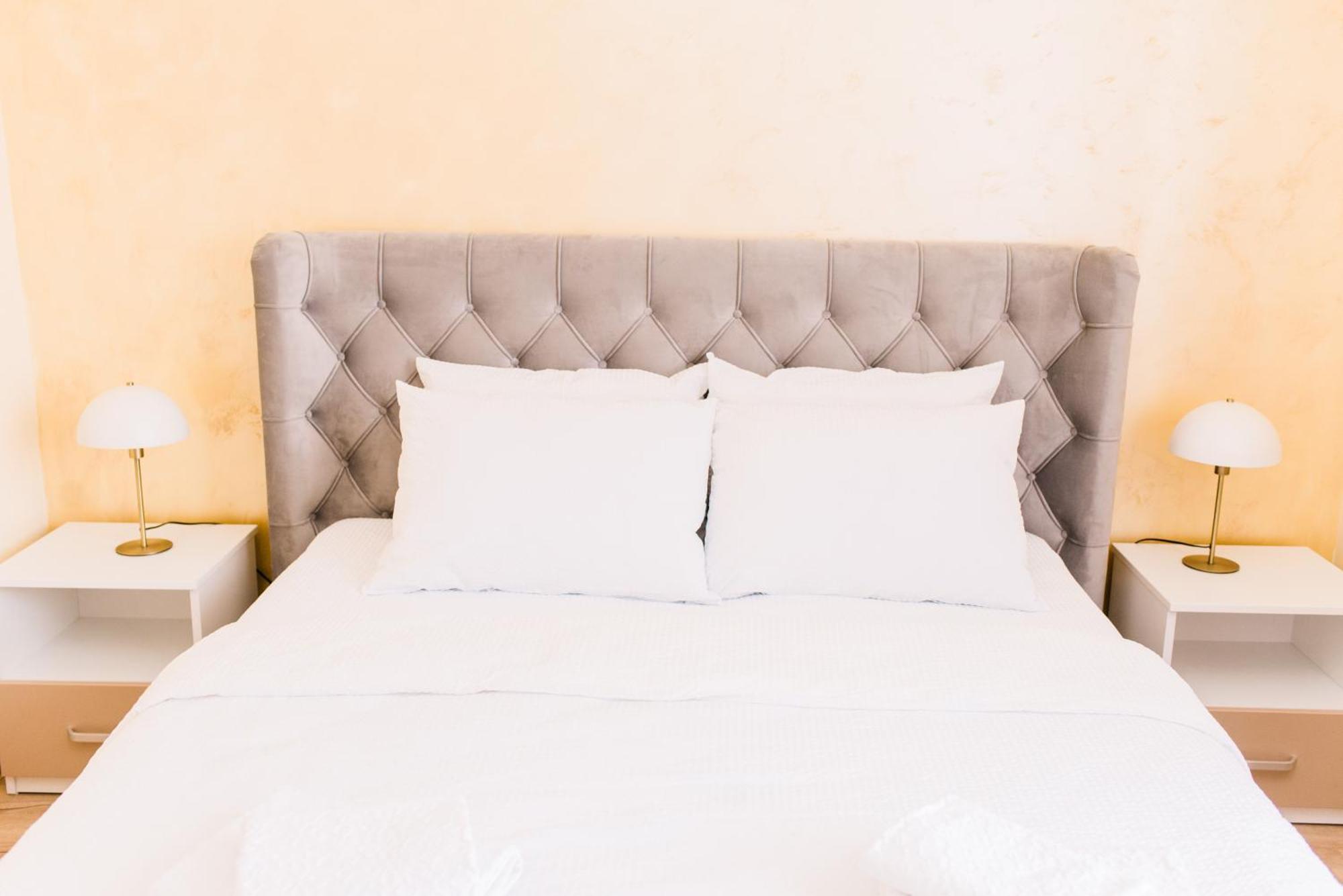 Central White Apartment ساتو ماري المظهر الخارجي الصورة