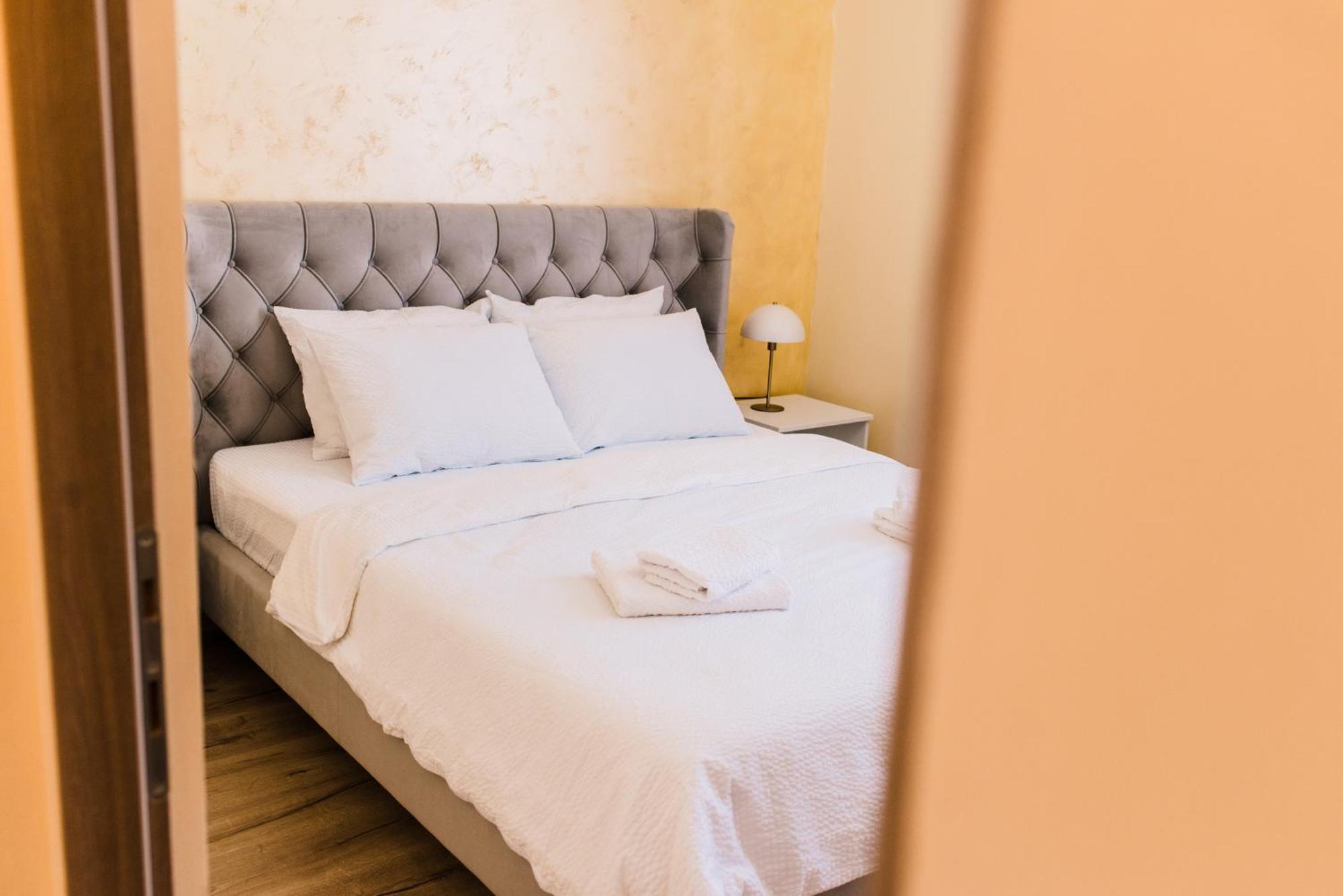 Central White Apartment ساتو ماري المظهر الخارجي الصورة